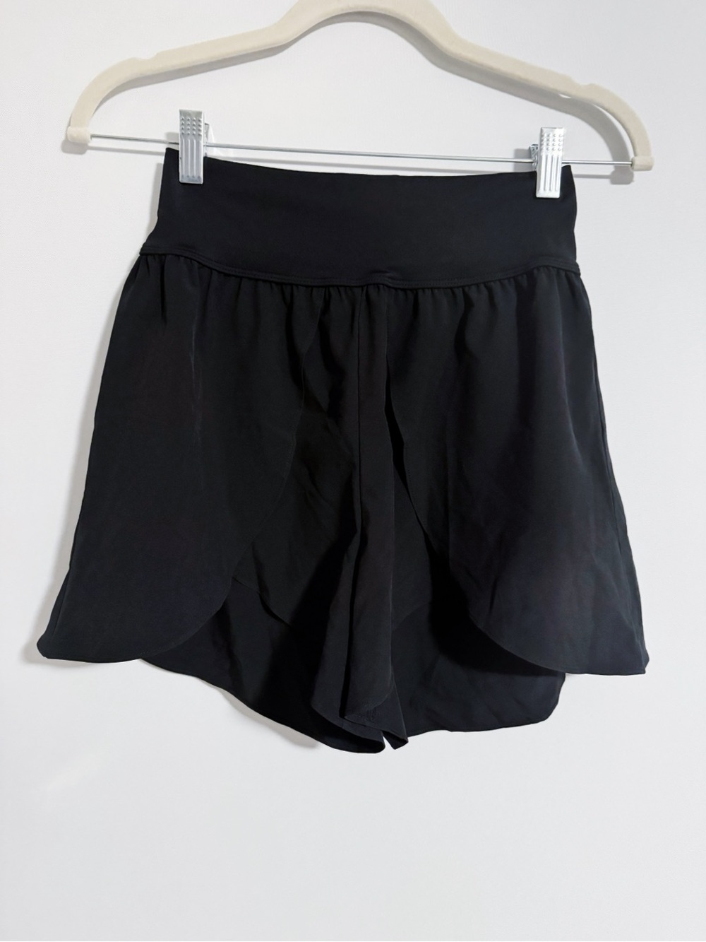 Halara - Black Tulip Hem Shorts